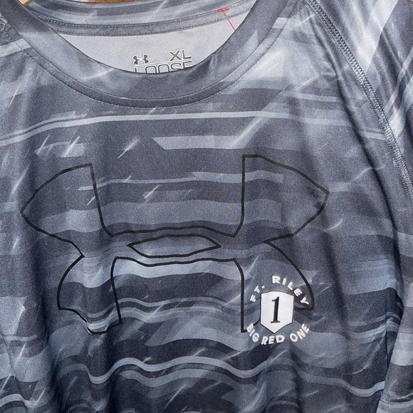 Under Armour DriFit Material Shirt - Picture 2 of 2